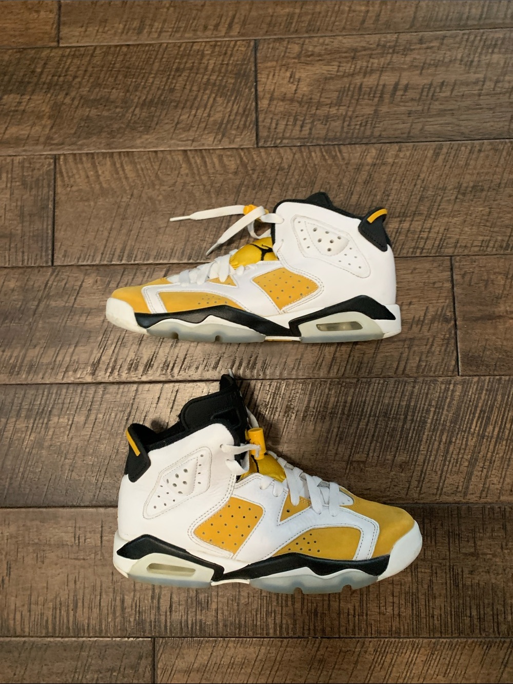 Jordan Kids' Retro Basketball Sneakers in White, Yellow & Black